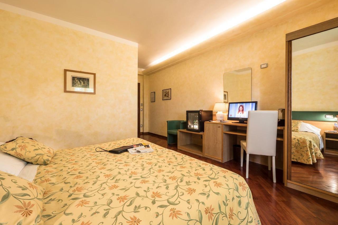 Hotel Vega เปรูจา ภายนอก รูปภาพ